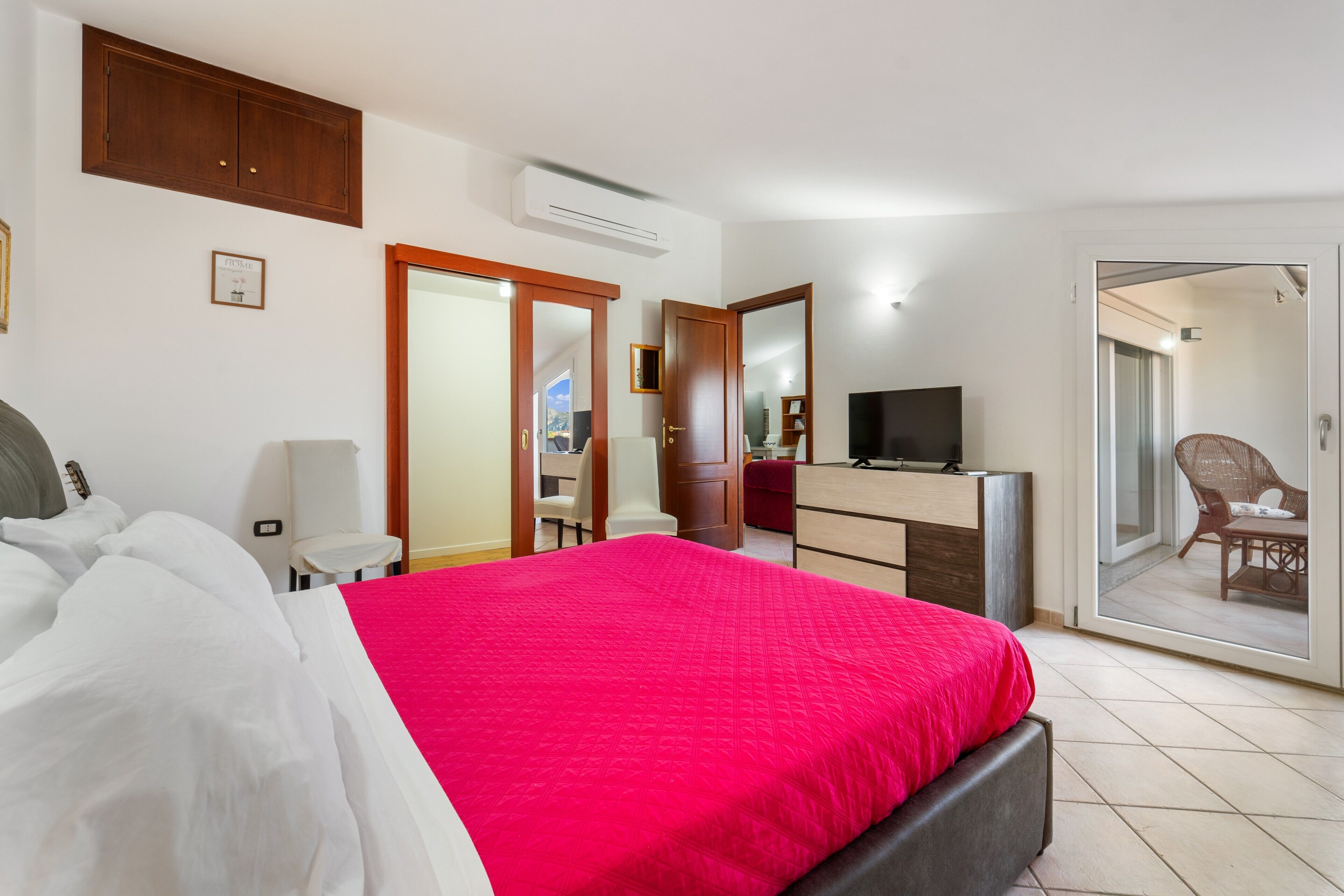 2 habitaciones, tabla de planchar con plancha y ropa de cama 