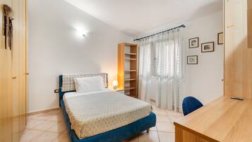 2 slaapkamers, een strijkplank/strijkijzer, beddengoed