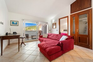 TV - Apartment 'Mayor's House' with Mountain View, Private Terrace and Air Conditioning (Iglesias)