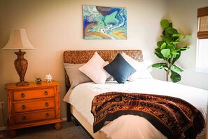 3 habitaciones, tabla de planchar con plancha, internet y ropa de cama