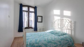 3 bedrooms, desk, iron/ironing board, travel cot