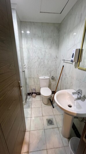 Classic Room, Balcony, City View | Bathroom | Free toiletries, hair dryer, towels, soap