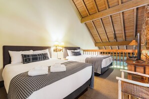 3 bedrooms, iron/ironing board, free WiFi, bed sheets - Mt Bach Retreat 221 - Hot Tub (Shared), Resort Units, Steps 2 Lodge, Sleeps 8 Comfortably (Sunriver)