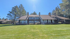 Exterior - Mt Bach Retreat 221 - Hot Tub (Shared), Resort Units, Steps 2 Lodge, Sleeps 8 Comfortably (Sunriver)