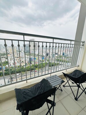 Apartment, 3 Bedrooms, City View, Tower | Terrace/patio