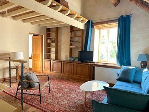 TV - Entire gîte, Le Bourguignon (Montoillot)
