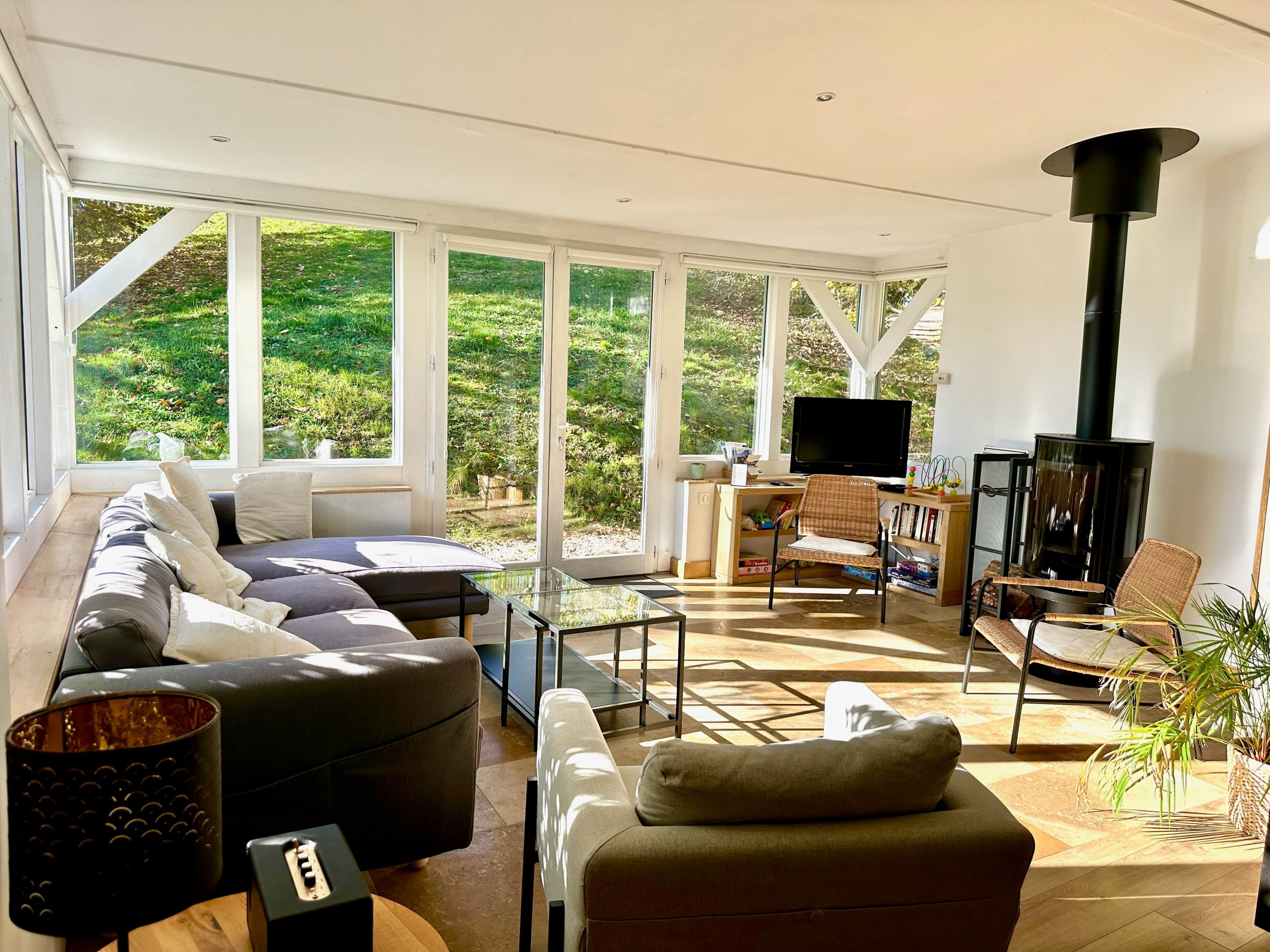 TV, fireplace, stereo