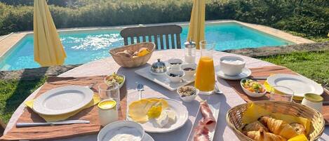 屋外ダイニングエリア