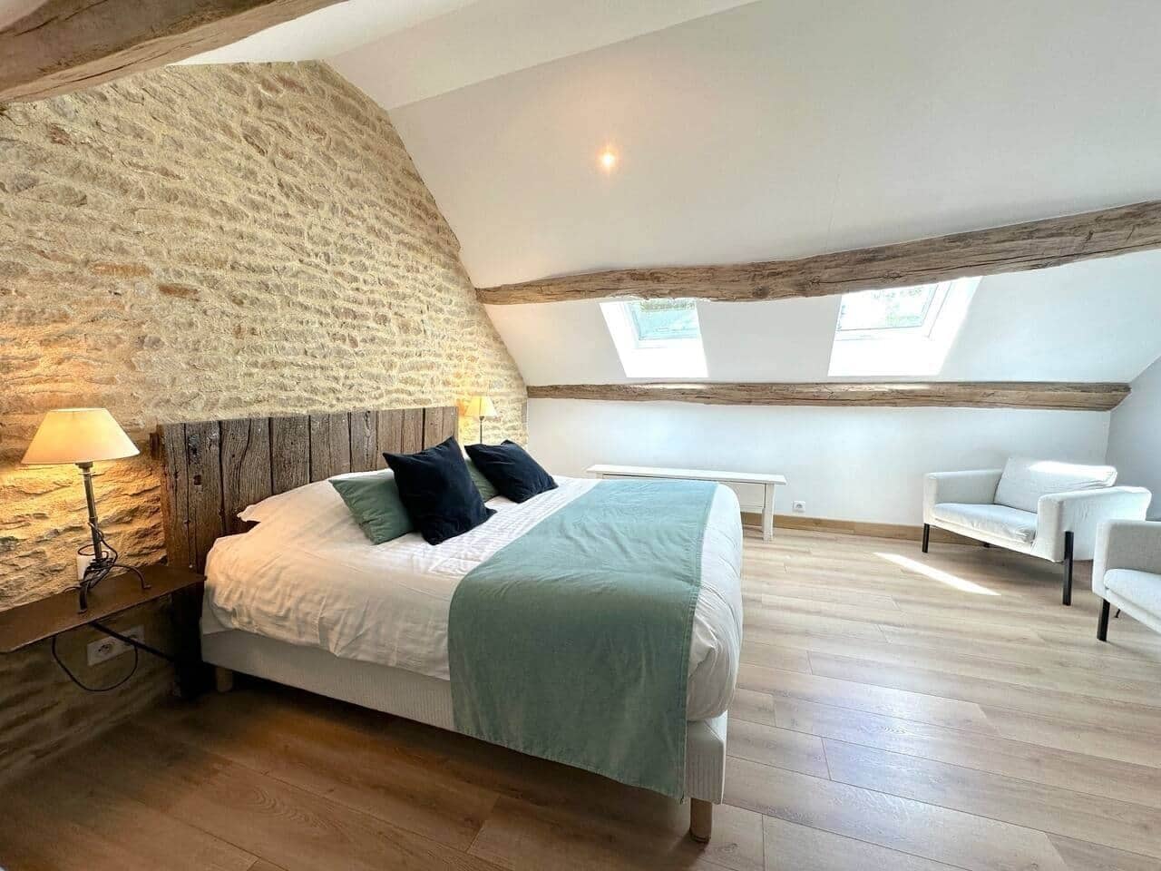 7 bedrooms, desk, iron/ironing board, free WiFi