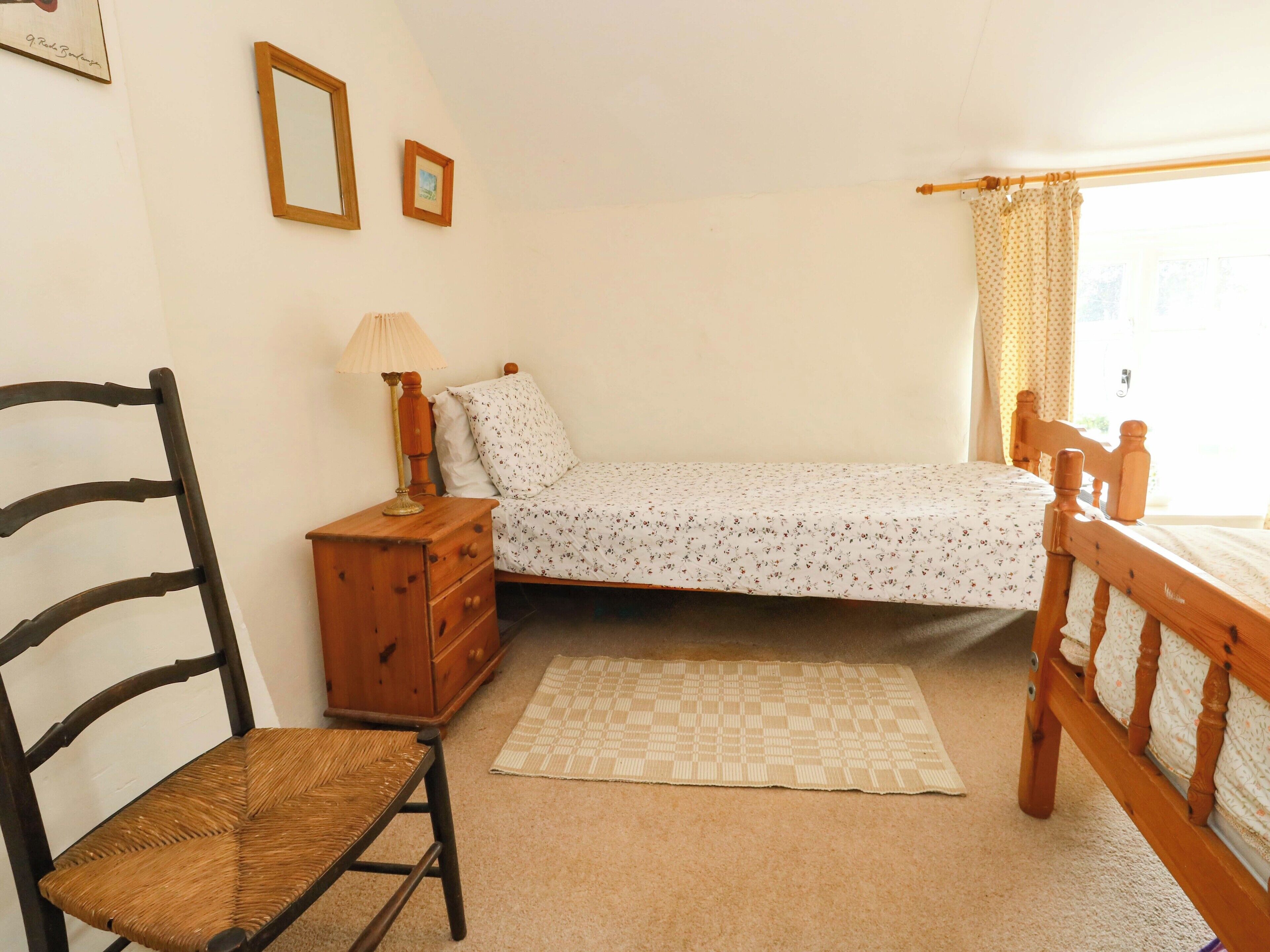 4 dormitorios, decoración individual, mobiliario individual