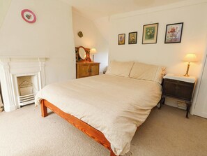 4 bedrooms, individually decorated, individually furnished, free WiFi - Little Orchard (Chard)