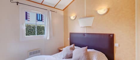 3 bedrooms, iron/ironing board, WiFi