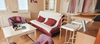 Chalet of Happiness by Lake Guerlédan