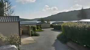 Property grounds - Chalet of Happiness by Lake Guerlédan (Caurel)