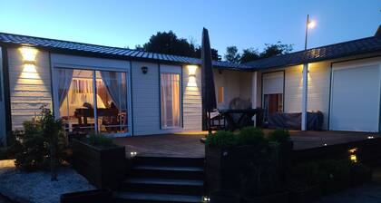 Chalet of Happiness by Lake Guerlédan