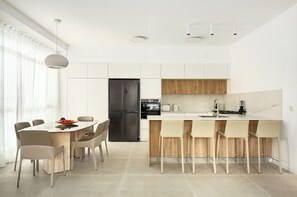 Apartment | Private kitchen - Central & Bright Getaway by Sea N' Rent (Tel Aviv)