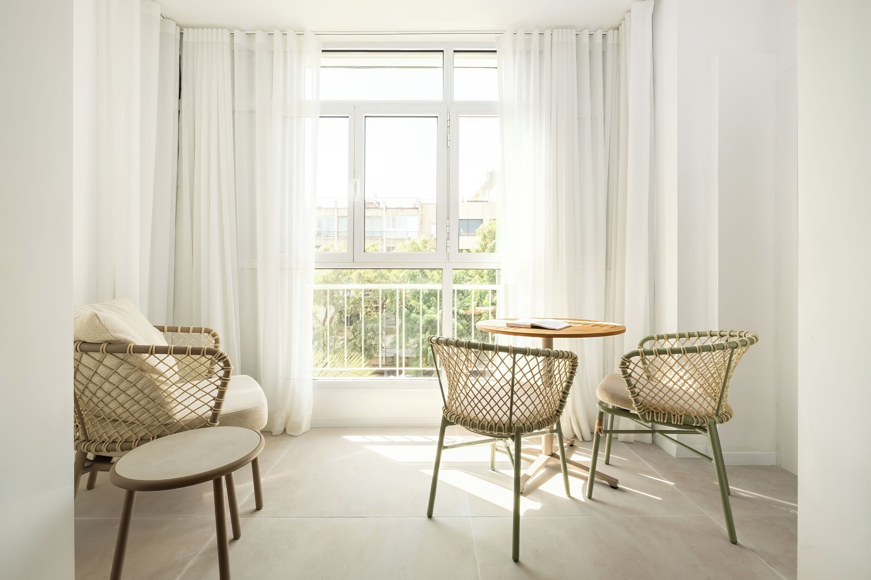 Iron/ironing board, free WiFi