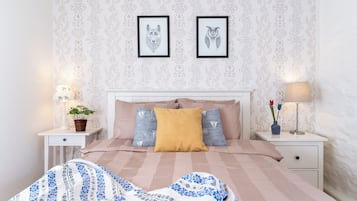 1 slaapkamer, een strijkplank/strijkijzer, wifi, beddengoed