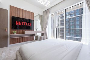 1 bedroom, in-room safe, desk, iron/ironing board - KeyRock - Sea View Stay with Pool Access (Dubai)