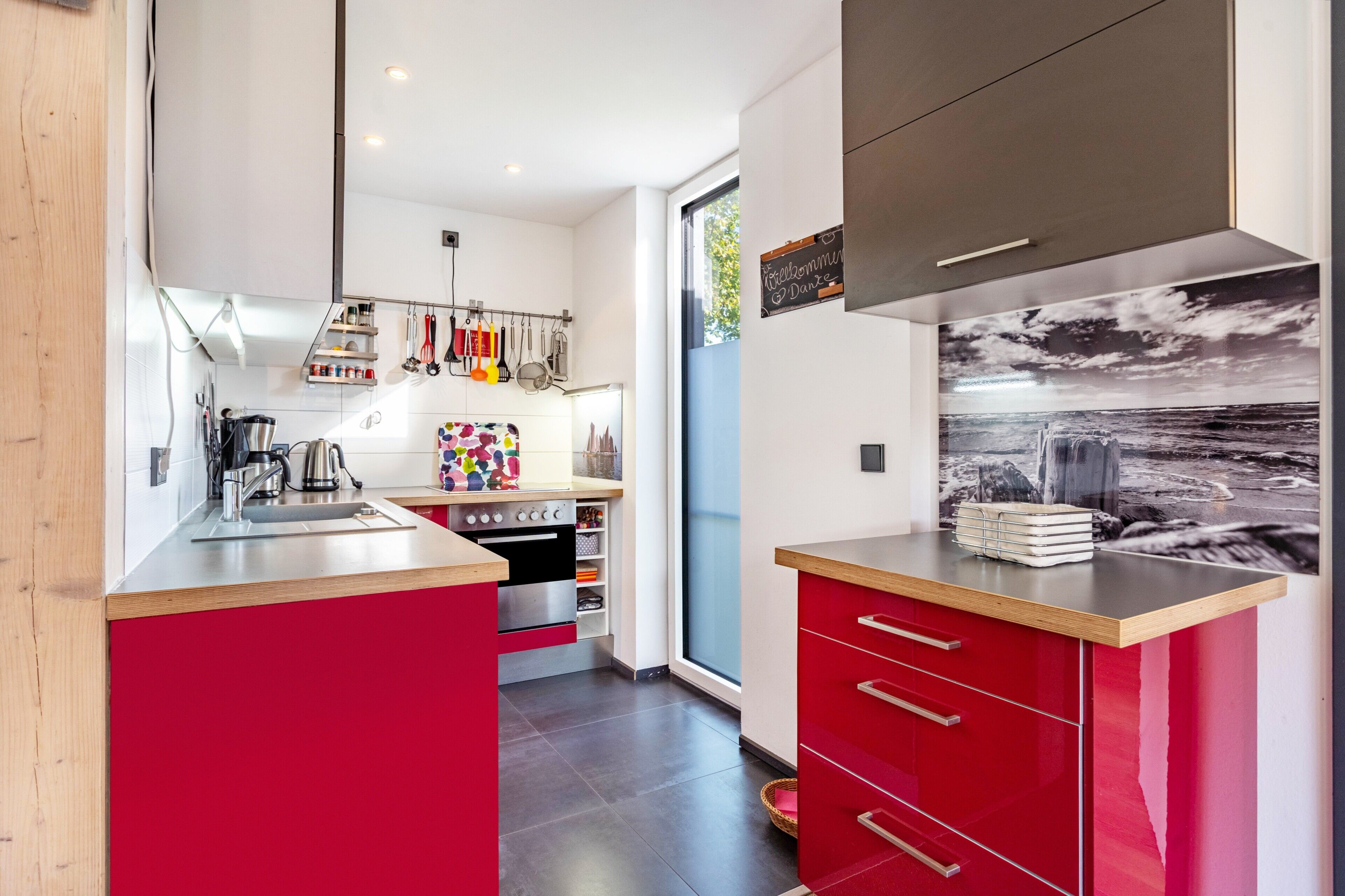 Kylskåp, ugn, spishäll och diskmaskin