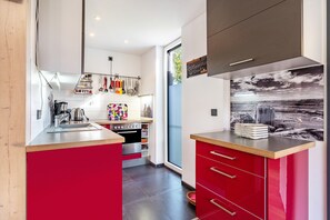 Fridge, oven, stovetop, dishwasher - Holiday Home 'Börnsteen' with Private Terrace, Own Garden and Wi-Fi (Zingst)