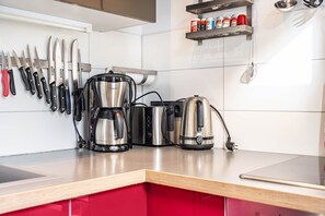 Réfrigérateur, four, plaque de cuisson, lave-vaisselle