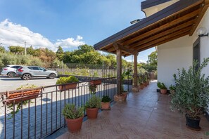 Property grounds - Oasi Dell'Etna Apartment with Mountain View, Wi-Fi and Air Conditioning (Belpasso)