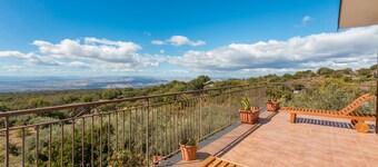 Oasi Dell'Etna Apartment with Mountain View, Wi-Fi and Air Conditioning