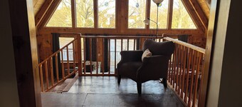 Riverfront 2-bedroom house with Central Air, vaulted ceilings, 2 outdoor decks