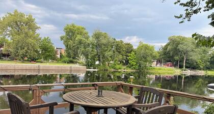 Riverfront 2-bedroom house with tons of light, AC, deck & patio. Pet Friendly