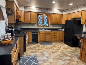 Mikrowelle, Ofen, Herdplatte, Geschirrspüler