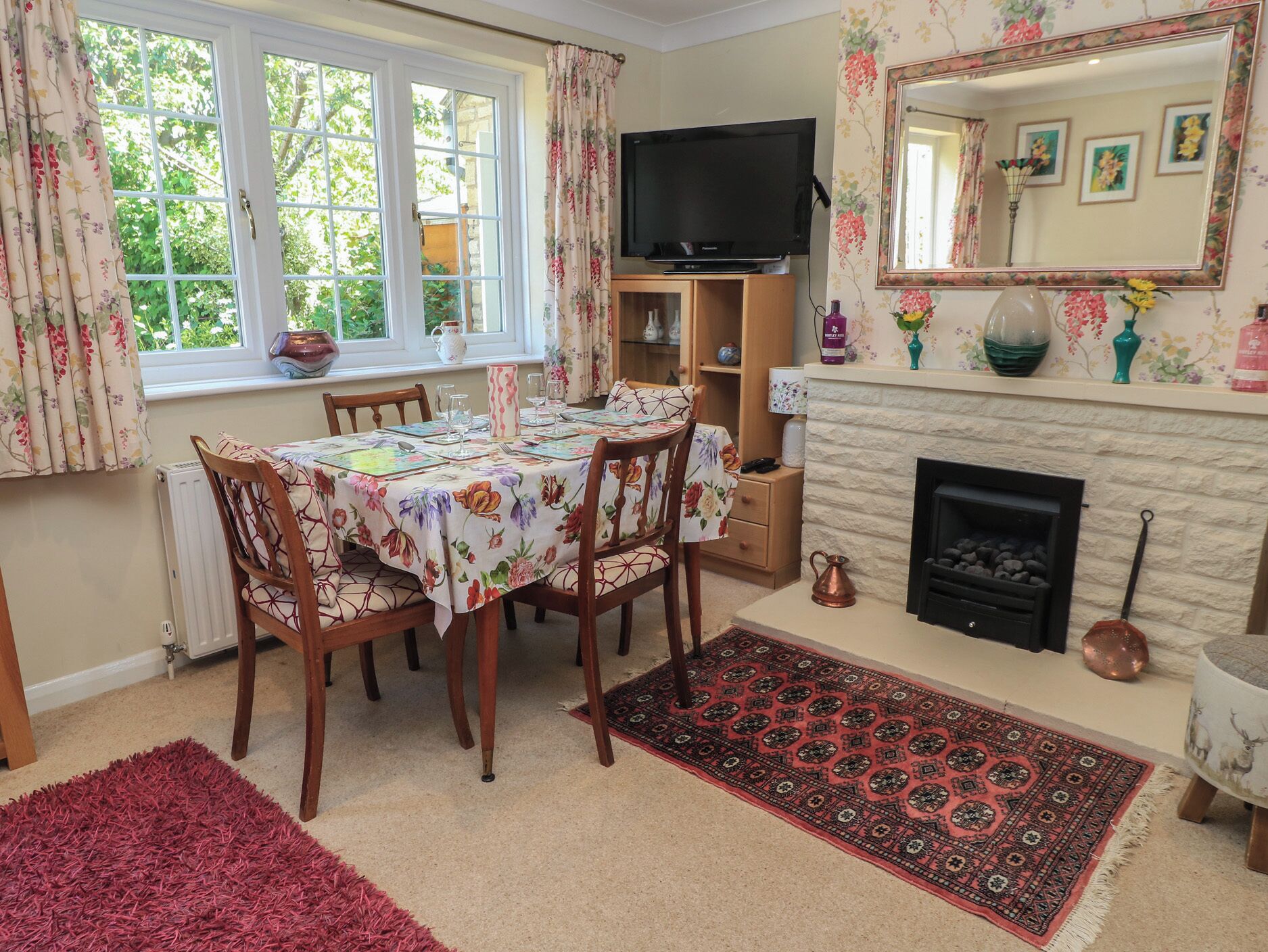 Cottage | Dining
