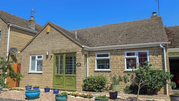 Cottage | Front of property
