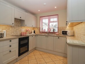 Oppvaskmaskin og kjøkkenutstyr