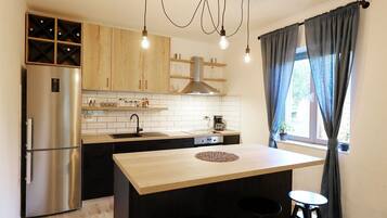 Fridge, microwave, oven, dishwasher