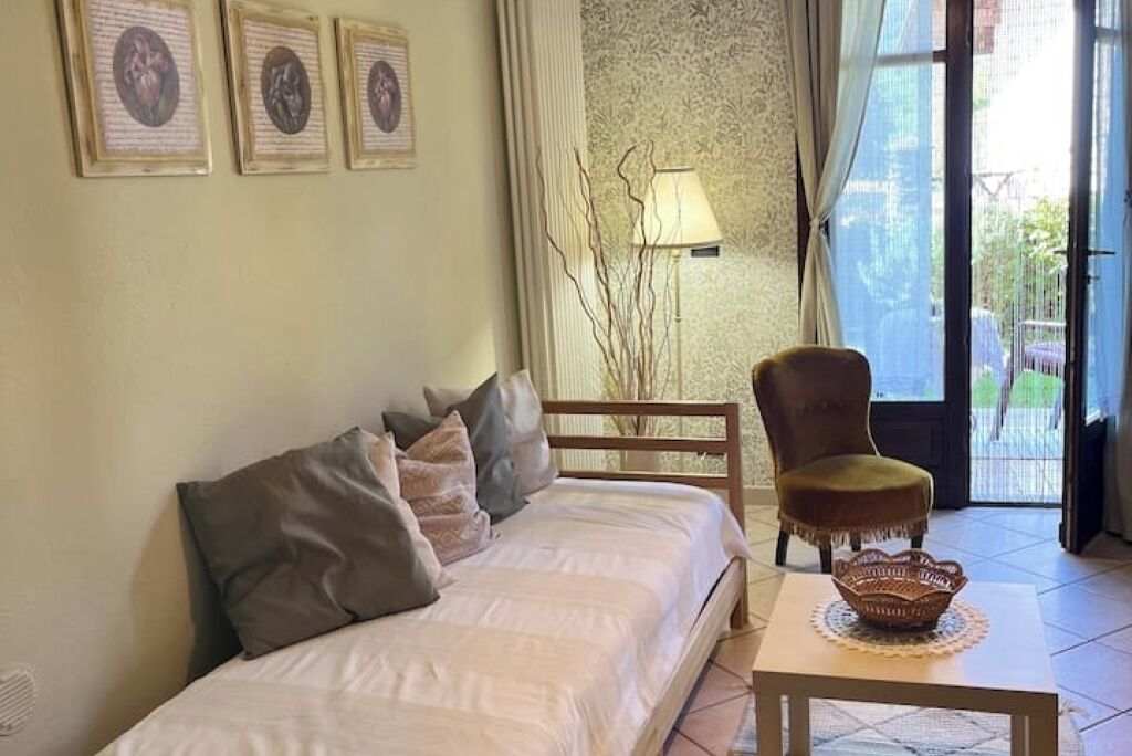 2 bedrooms, iron/ironing board, Internet, bed sheets