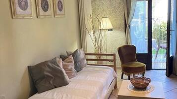 2 bedrooms, iron/ironing board, Internet, bed sheets