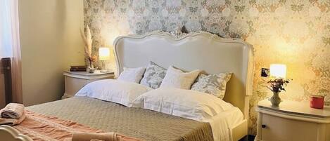 2 bedrooms, iron/ironing board, internet, bed sheets