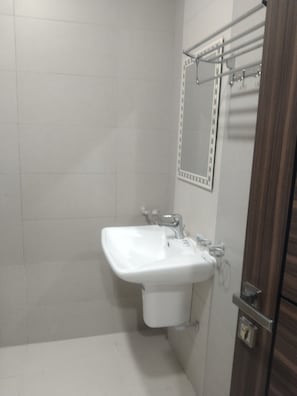 Bathroom - Cozy studio in tranquil Seef with AC (Seef)