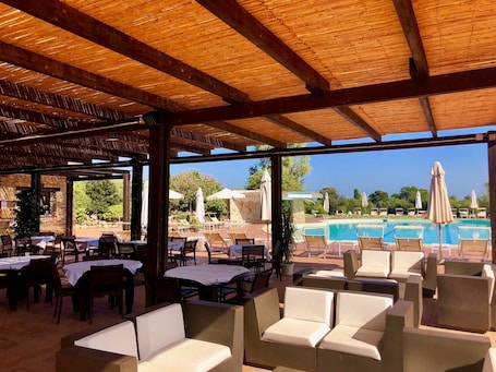Outdoor dining. 'Villa Amaranta' with Sea View, Wi-Fi and Air Conditioning