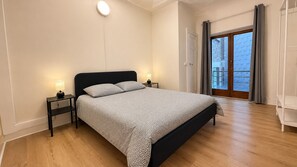 1 bedroom, iron/ironing board, WiFi, bed sheets - Orléan 41 (B) center-train station-airport (Charleroi)
