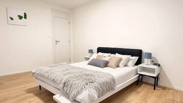 Iron/ironing board, WiFi, bed sheets
