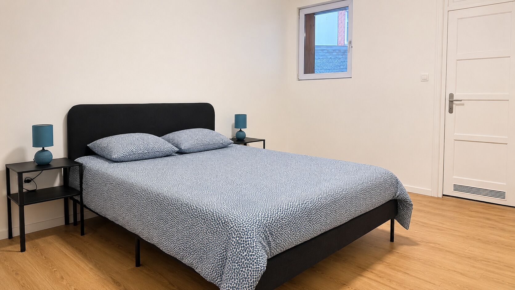1 slaapkamer, een strijkplank/strijkijzer, wifi, beddengoed
