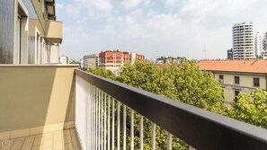Apartment (2 Bedrooms) | Balkon