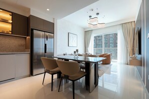 Interior - KeyRock - Stylish 2BR Apt with Palm Jumeirah View, Balcony , Pool & Gym Access (Dubai)