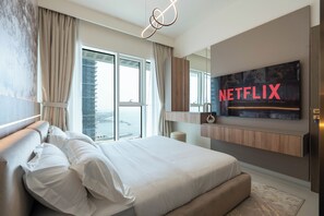 2 habitaciones, caja de seguridad en la habitación y escritorio 