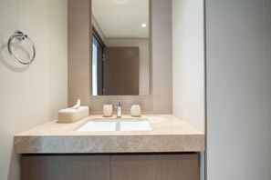 Dusche, Haartrockner, Bidet, Handtücher