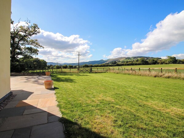 المنطقة المحيطة بالمنشأة