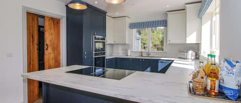Dishwasher, cookware/dishes/utensils