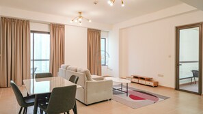 Appartement Premium, 1 chambre, vue marina | Coin séjour